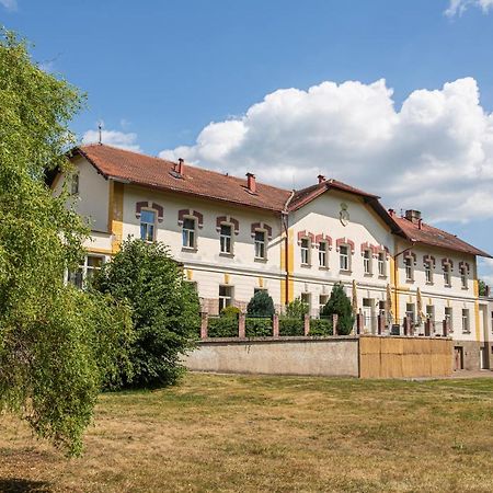 Pension V Parku Cesky Sternberk Buitenkant foto