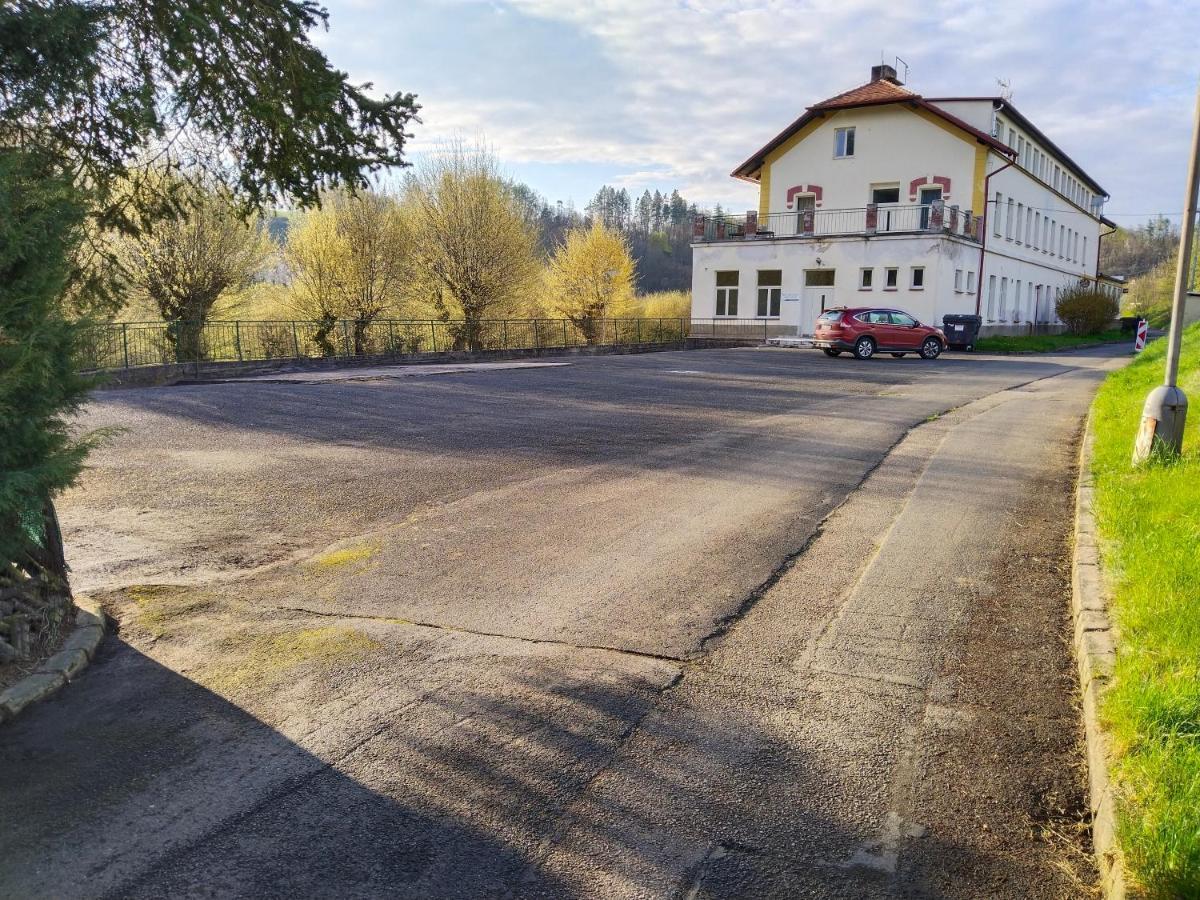 Pension V Parku Cesky Sternberk Buitenkant foto