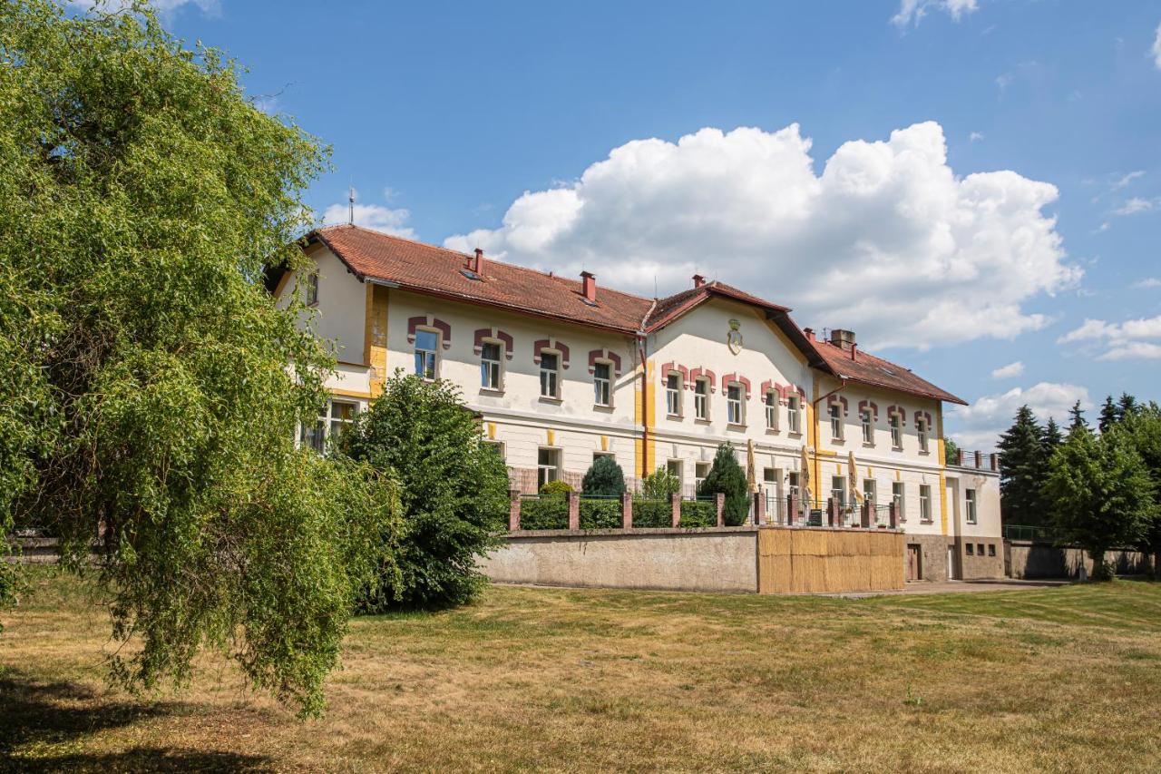 Pension V Parku Cesky Sternberk Buitenkant foto