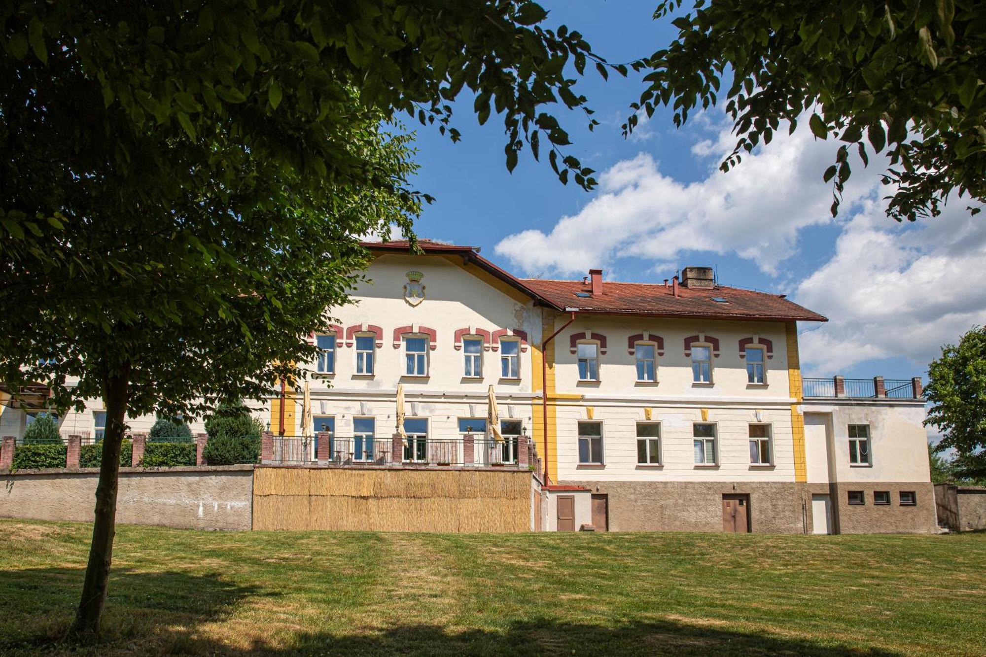 Pension V Parku Cesky Sternberk Buitenkant foto
